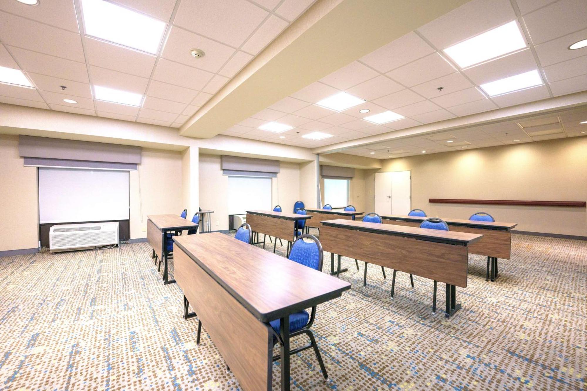 汉普顿海斯北i-70公路酒店 外观 照片