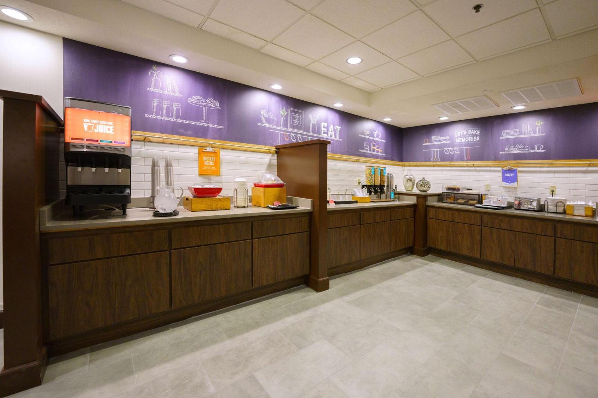 汉普顿海斯北i-70公路酒店 外观 照片