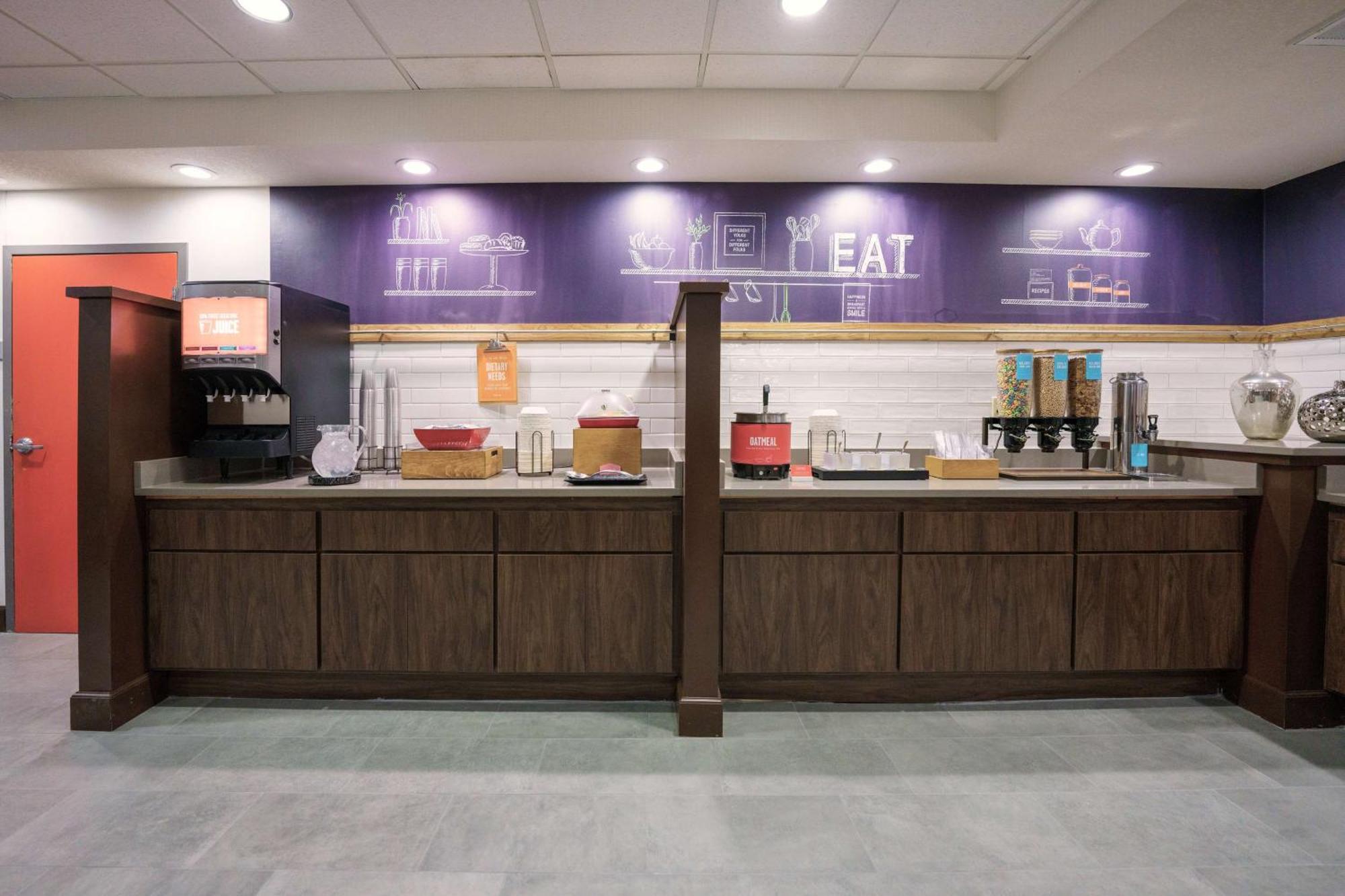 汉普顿海斯北i-70公路酒店 外观 照片