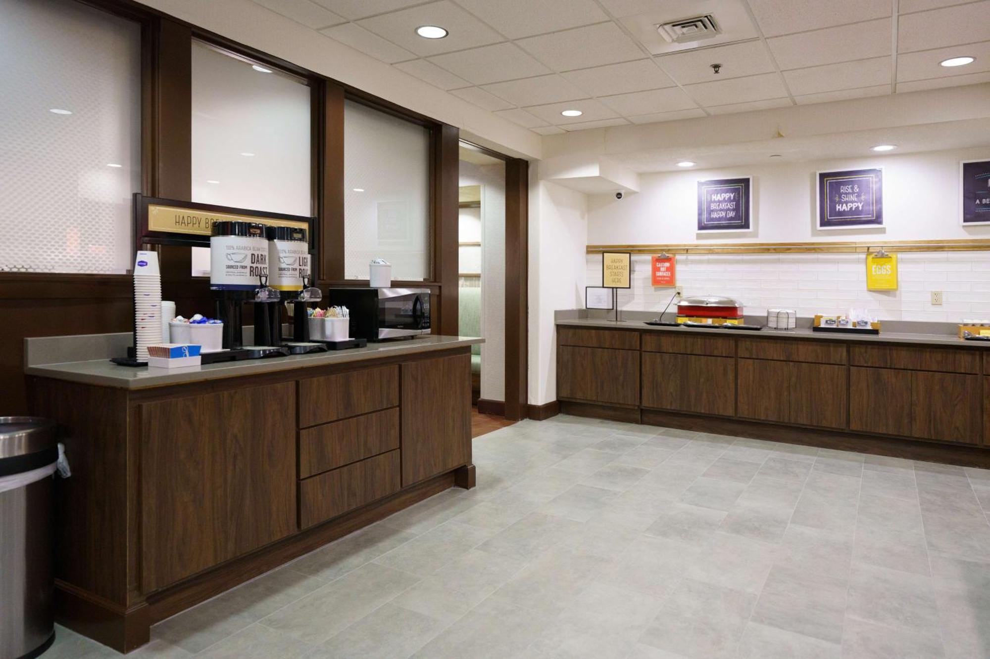 汉普顿海斯北i-70公路酒店 外观 照片